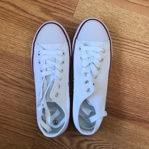 Imitation converse. Size 8. Never worn!